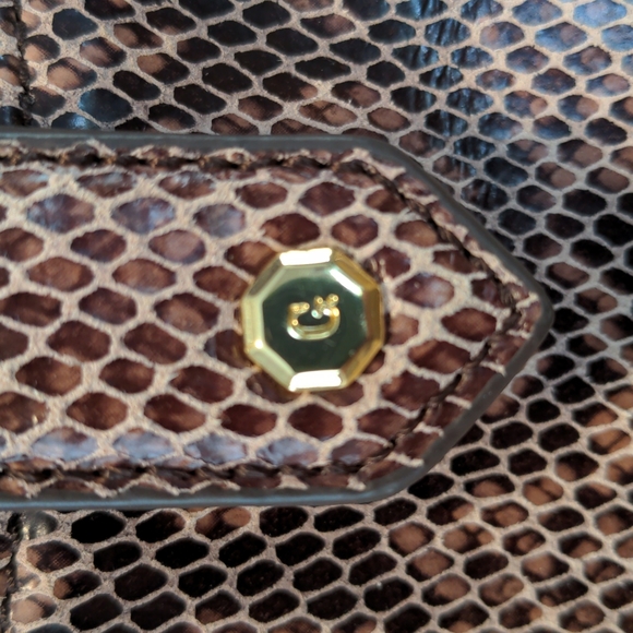 G.I.L.I (Got it Love it) Crossbody Bag with matching Pouch - Picture 14 of 14